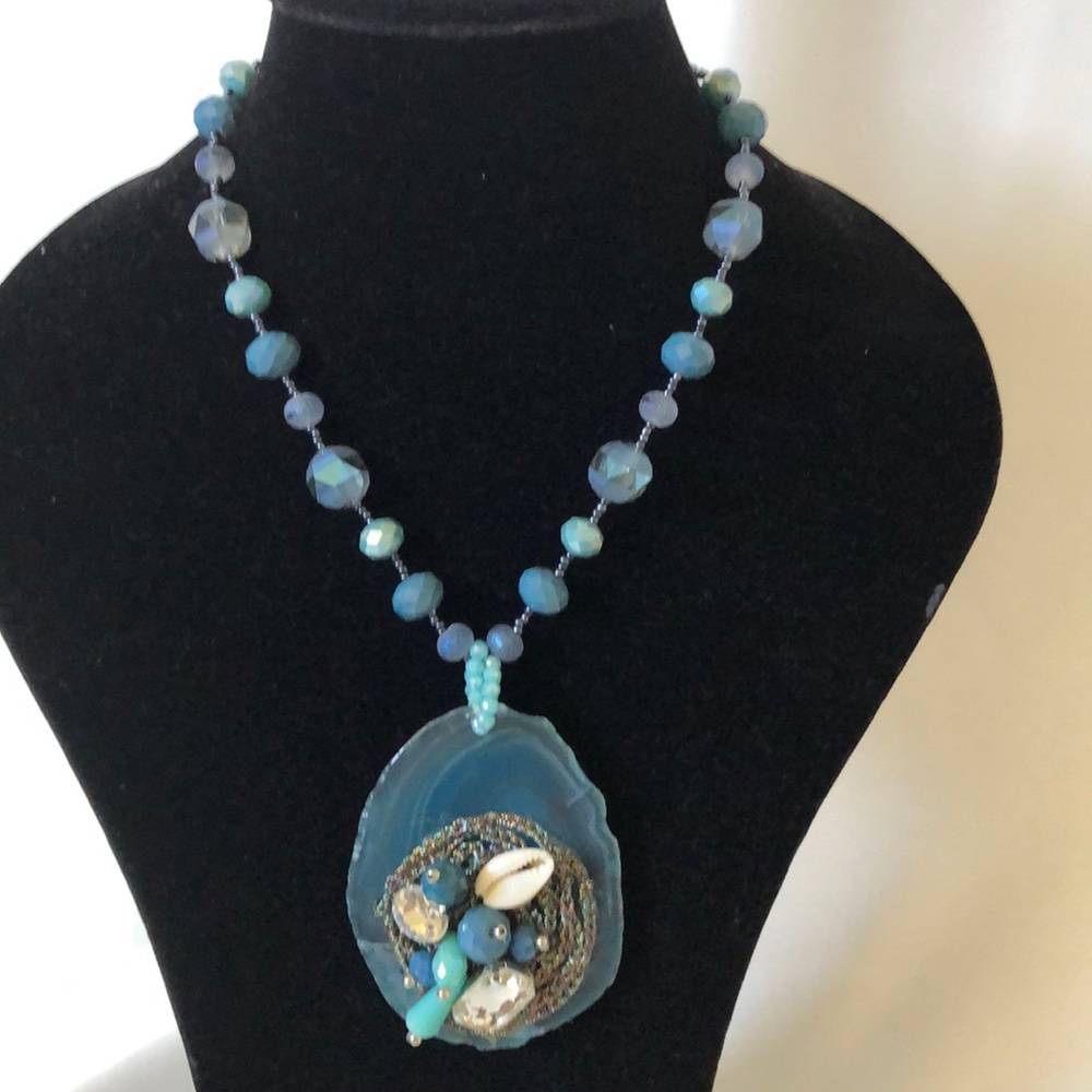 Beautiful Statement Neckless - image 3